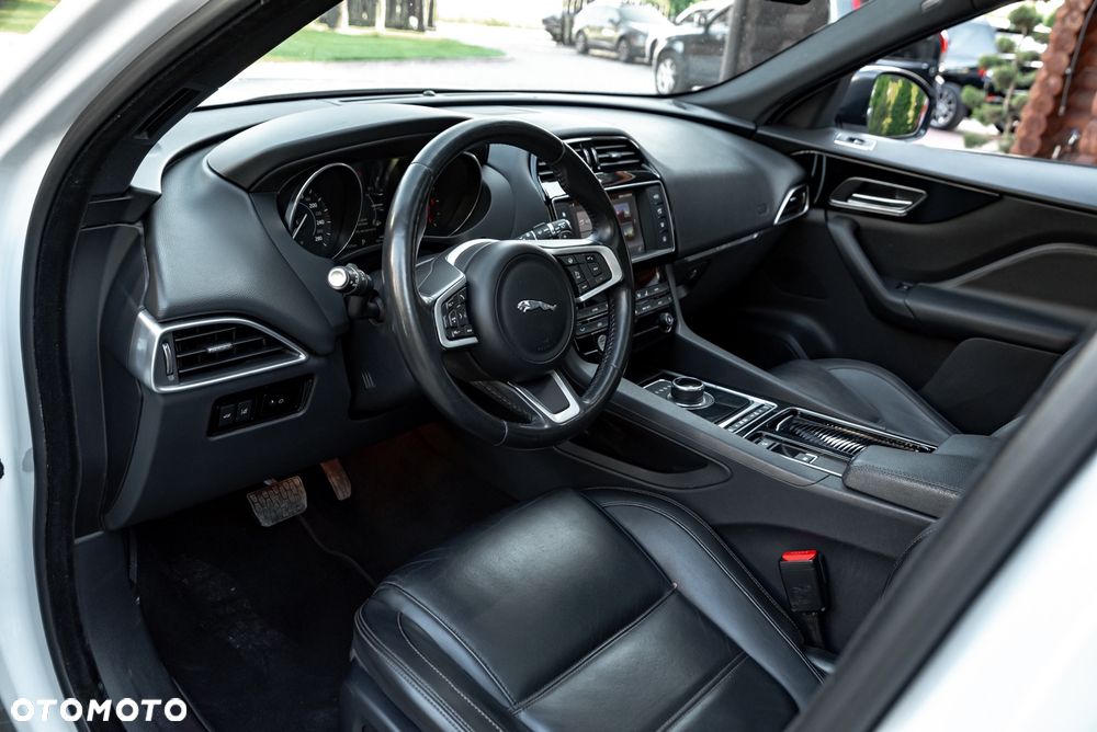 Jaguar F-Pace 25d AWD Prestige - 24