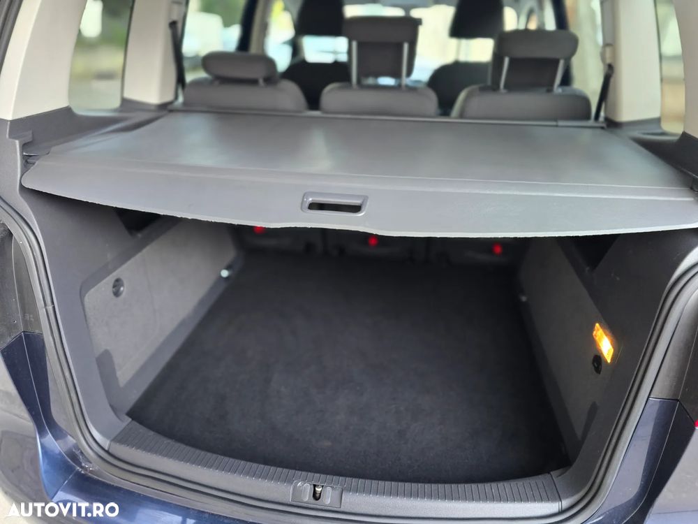 Volkswagen Touran 2.0 TDI Highline - 9