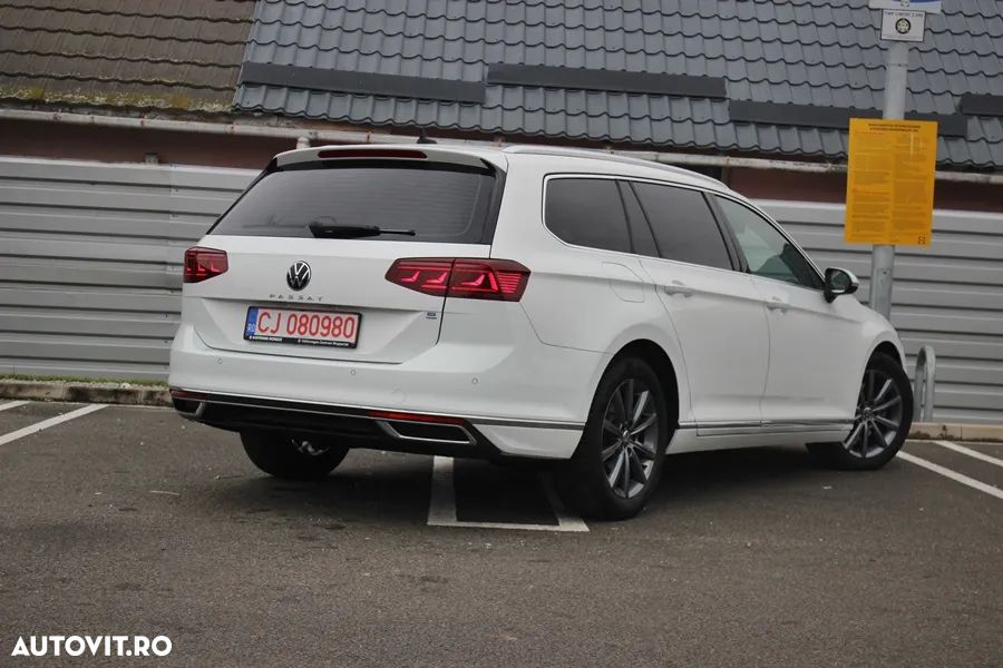Volkswagen Passat Variant 2.0 TDI DSG (BlueMotion Technology) Highline - 11