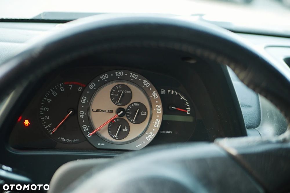 Lexus IS 200 SportCross - 14