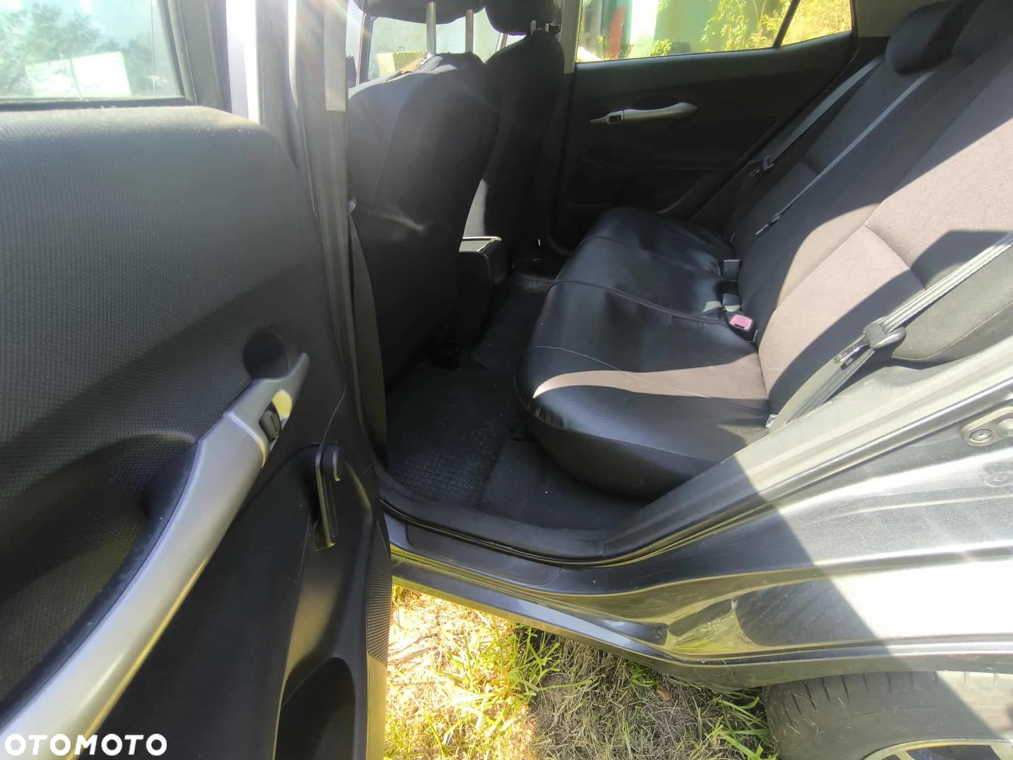 Toyota Auris 1.4 D-4D Terra - 4