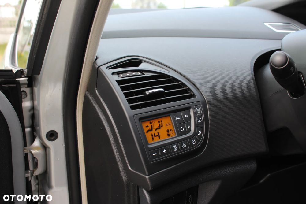 Citroën C4 Picasso 1.6 HDi FAP CoolTech - 17