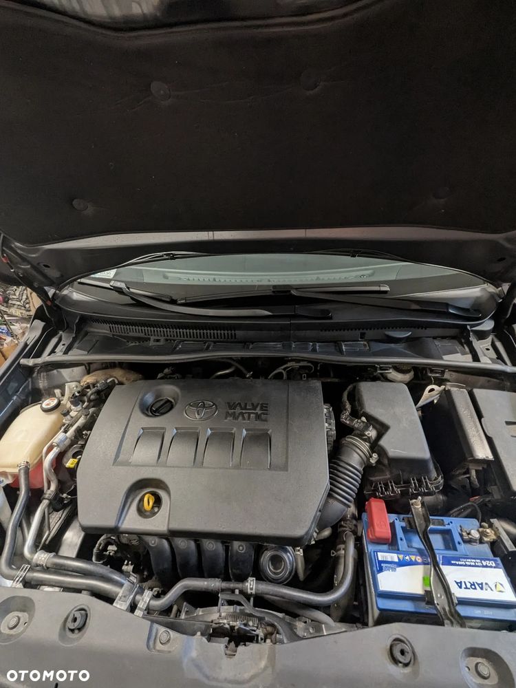 Toyota Avensis 1.8 Premium - 9