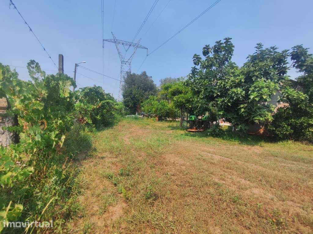 Terreno com Bungalow, perto do Rio de Verim - Grande imagem: 5/16