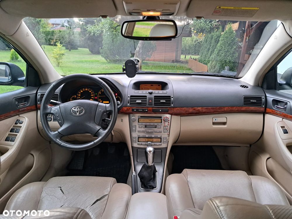 Toyota Avensis 2.0 VVT-i Combi Executive - 17