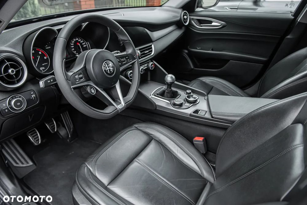 Alfa Romeo Giulia 2.2 Super - 5