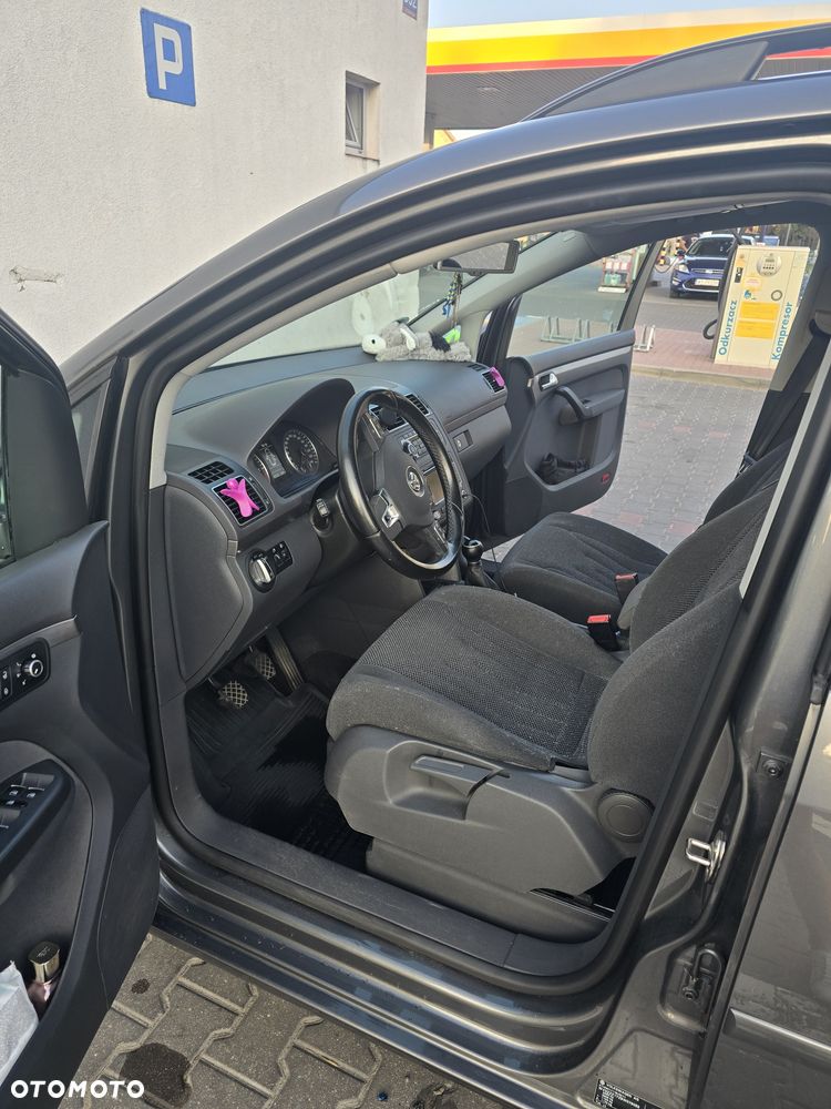 Volkswagen Touran - 5