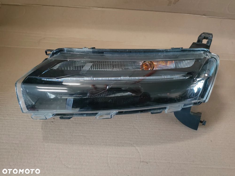 Dacia Spring Elektryk 22- LAMPA LEWY PRZÓD LED 266052417R - 1