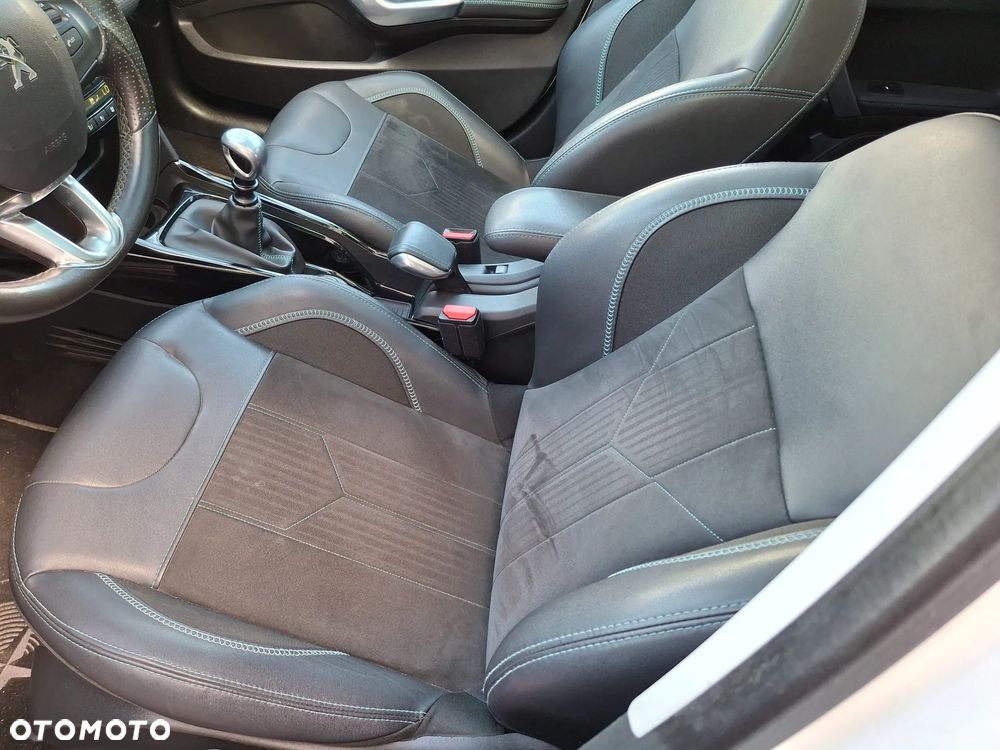 Peugeot 2008 1.5 BlueHDi Crossway - 24