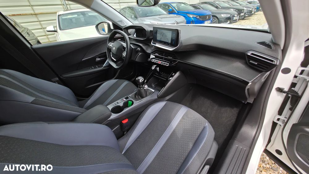 Peugeot 2008 1.2 L PureTech STT Allure - 19