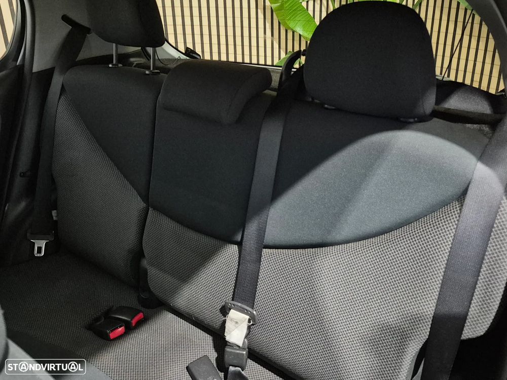 Toyota Yaris 1.0 Sol MMT AC - 16