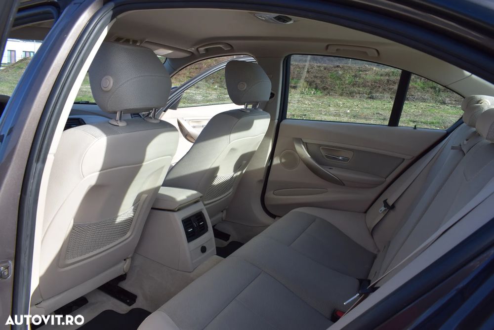 BMW Seria 3 320d Aut. Modern Line - 14