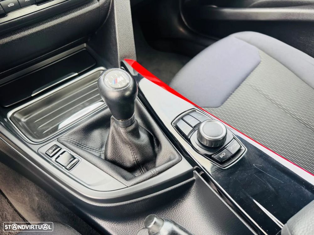 BMW 320 d Line Sport - 27