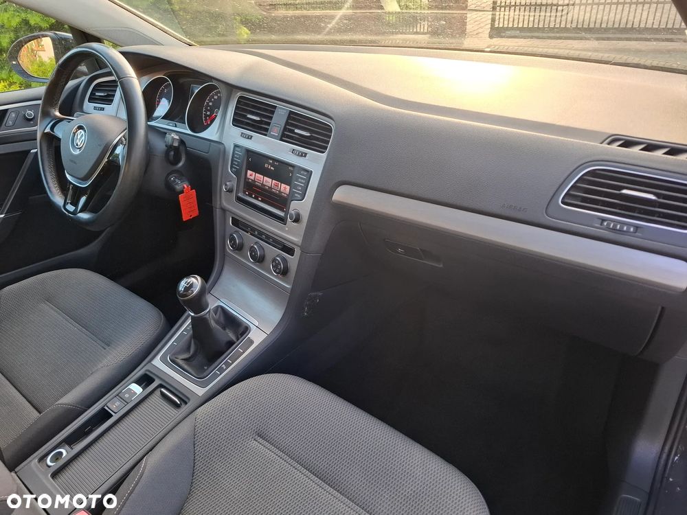 Volkswagen Golf - 24