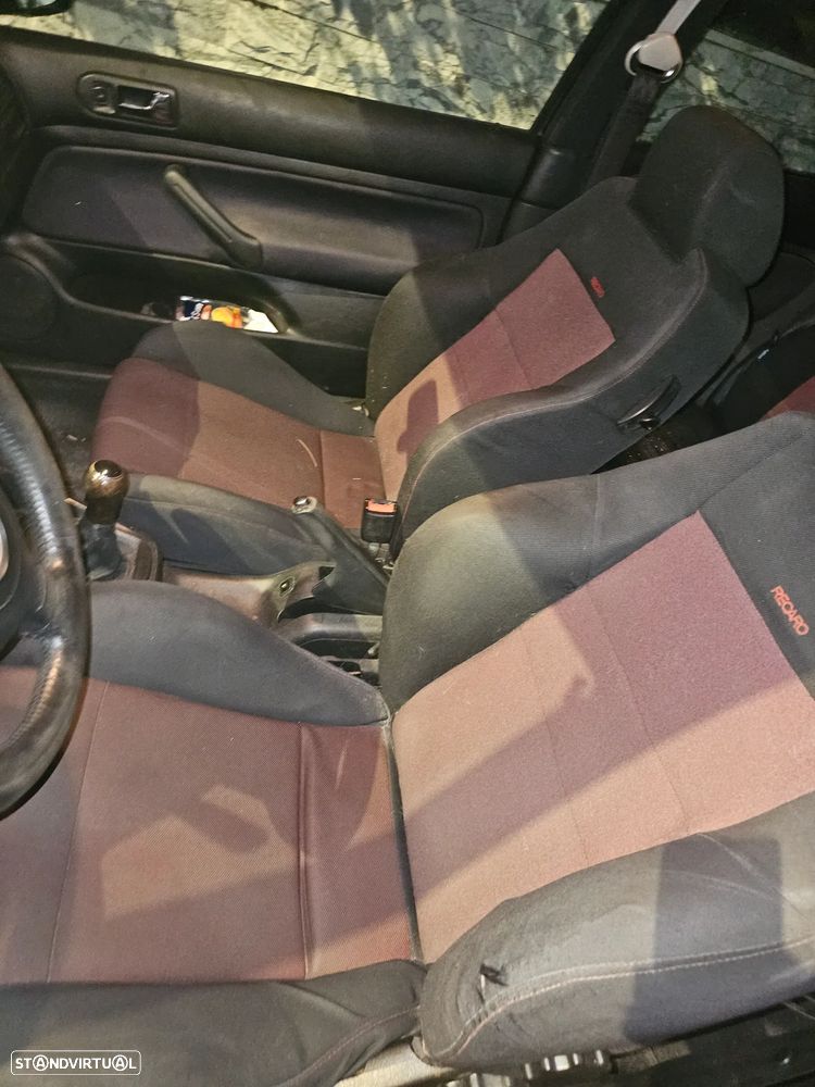 Volkswagen Golf 1.9 TDi GT Special — fotografia 13