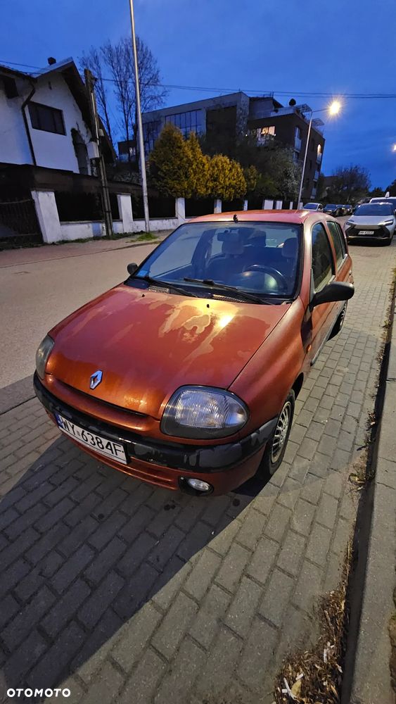 Renault Clio 1.4i RN - 1