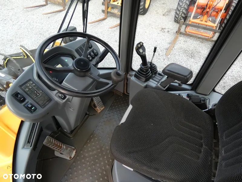 Volvo L30G Z Niemiec / 5.774mtg / kilka sztuk / - 9