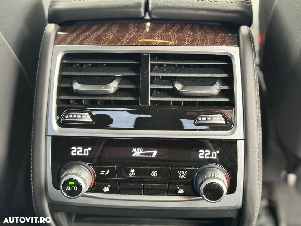 BMW Seria 7 730d xDrive MHEV - 31