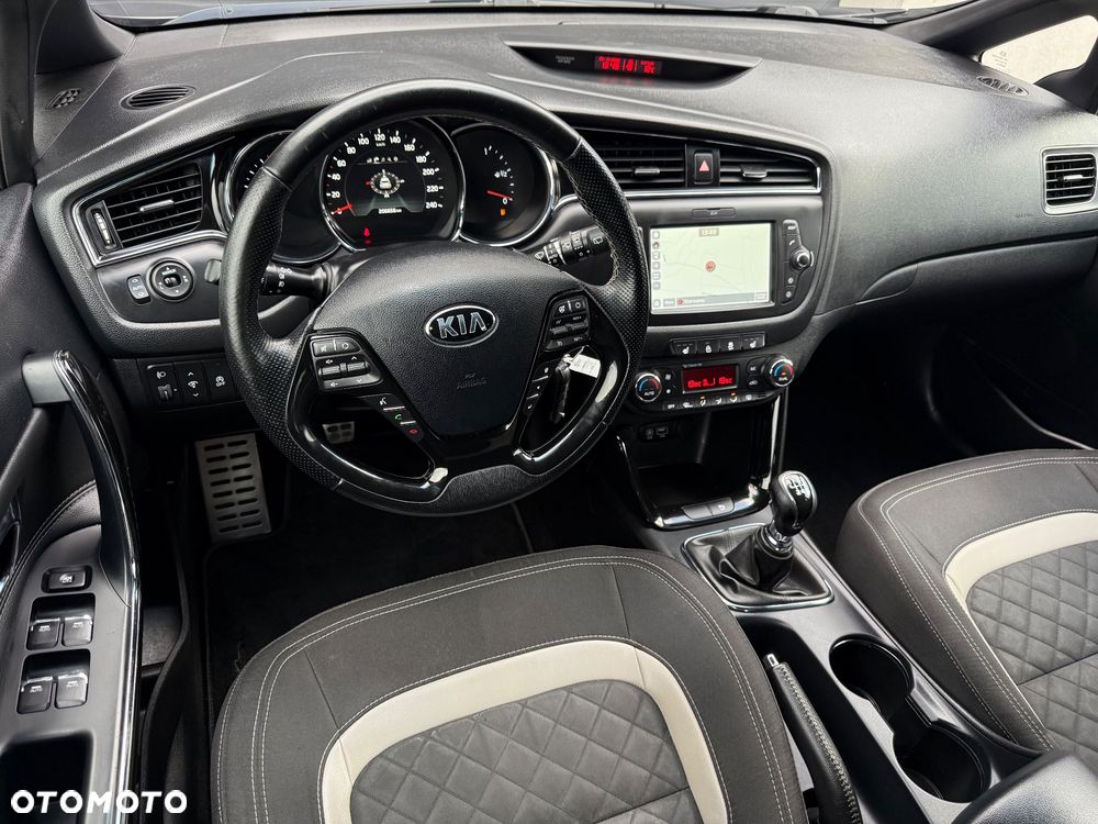 Kia Ceed 1.6 CRDi 136 ISG GT Line - 16