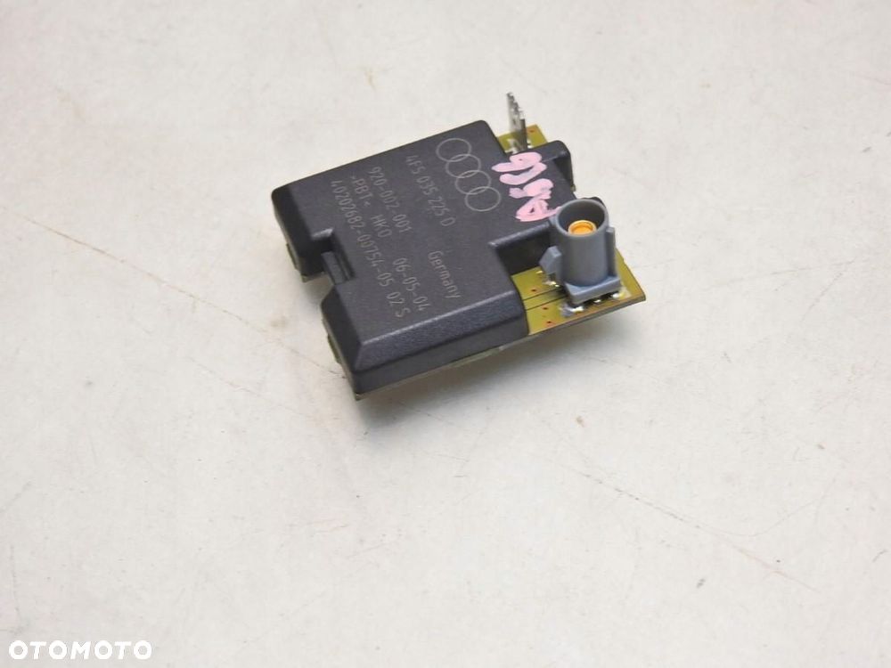 WZMACNIACZ ANTENY AUDI A6 C6 4F5035225D - 5
