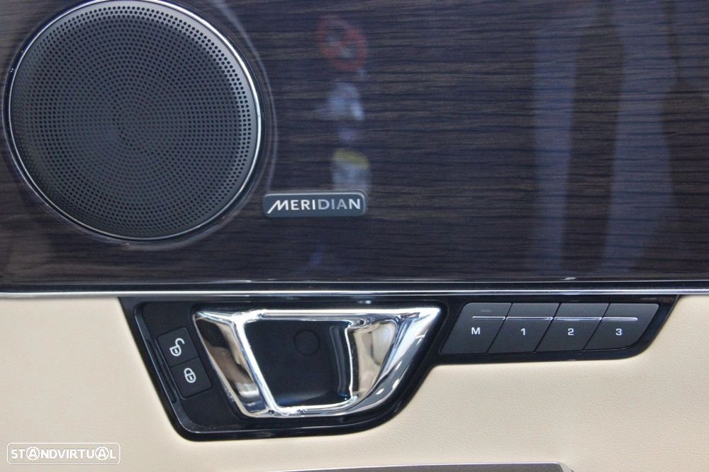 Jaguar XJ 3.0 D V6 Premium Luxury - 37