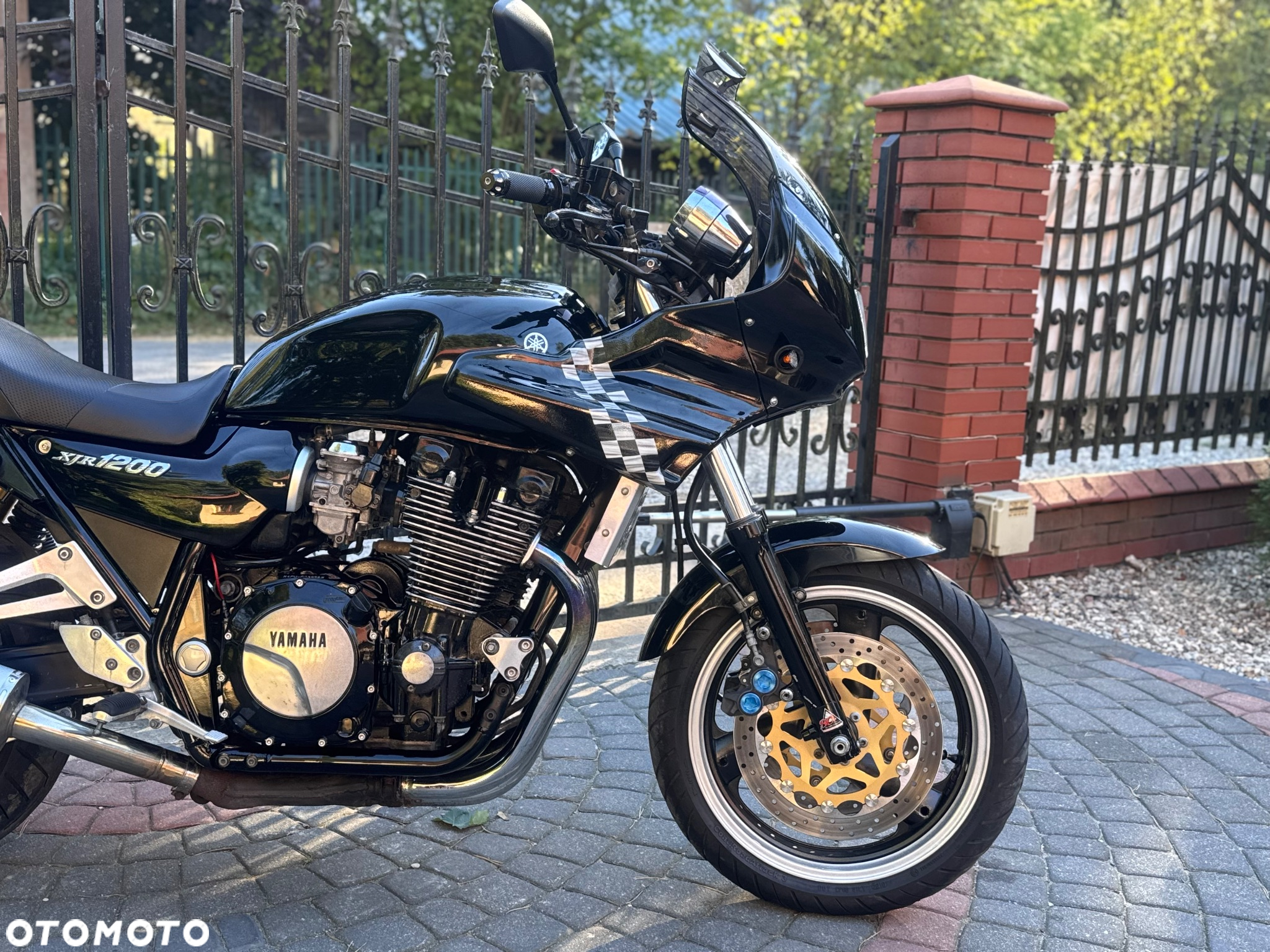 Yamaha XJR - 10