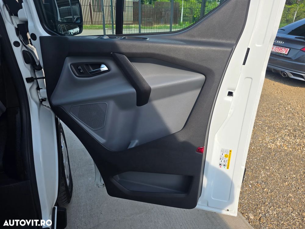 Ford TRANSIT CUSTOM - 24