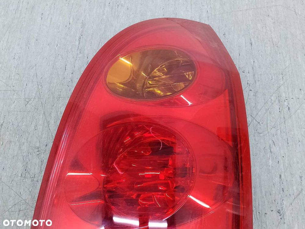 LAMPA TYLNA PRAWA NISSAN PRIMERA P12 ( 03-07 ) 89077085  26550AU40A 1.8 16V - 1
