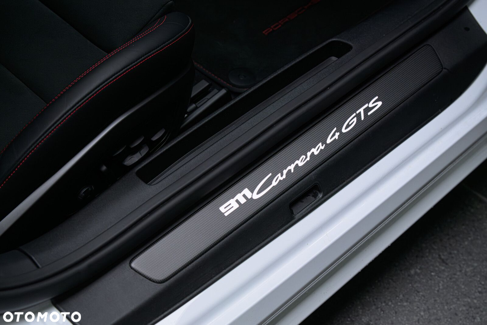 Porsche 911 Carrera 4 GTS - 19