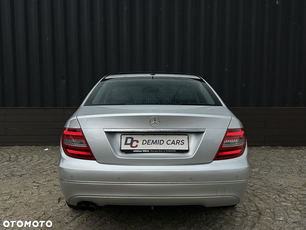 Mercedes-Benz Klasa C 180 BlueEFFICIENCY 7G-TRONIC Avantgarde - 4