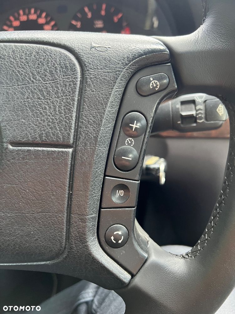 BMW Seria 7 735i - 36