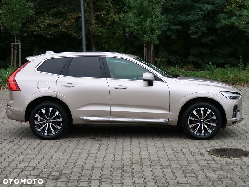 Volvo XC 60 B5 B AWD Plus Bright - 2