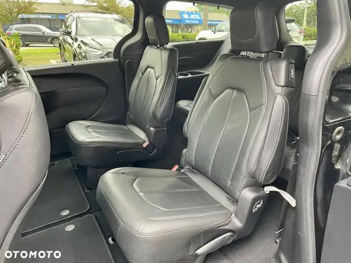 Chrysler Pacifica - 12