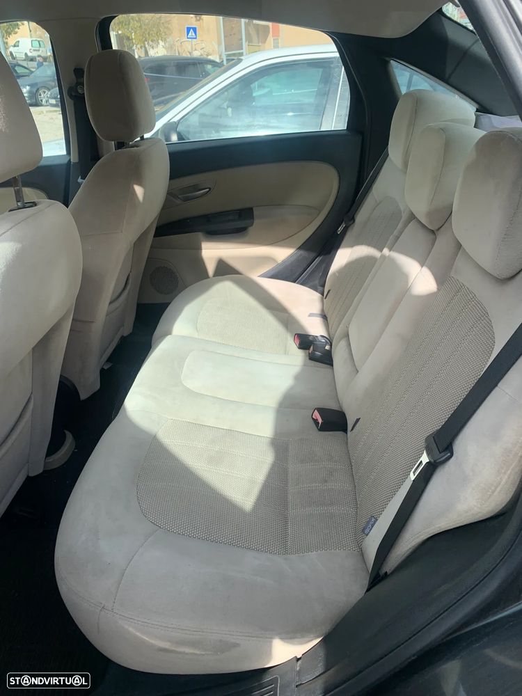 Fiat Linea 1.3 M-Jet Emotion - 14