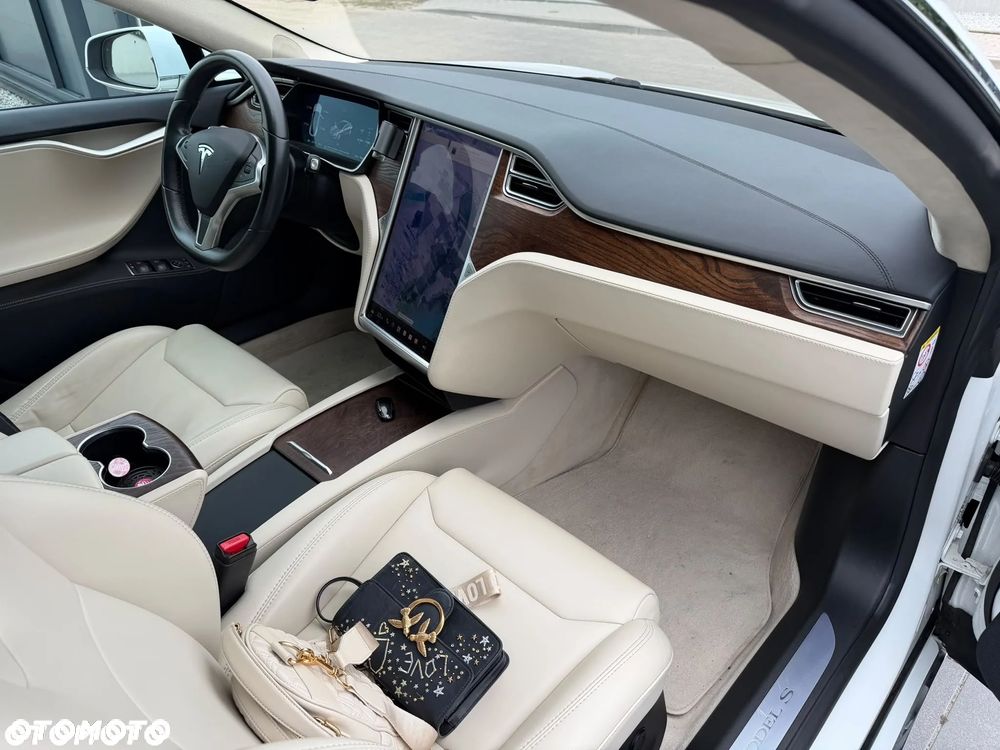Tesla Model S - 28