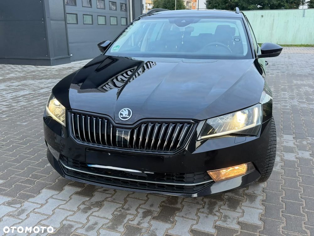 Skoda Superb 2.0 TDI DSG Ambition - 1