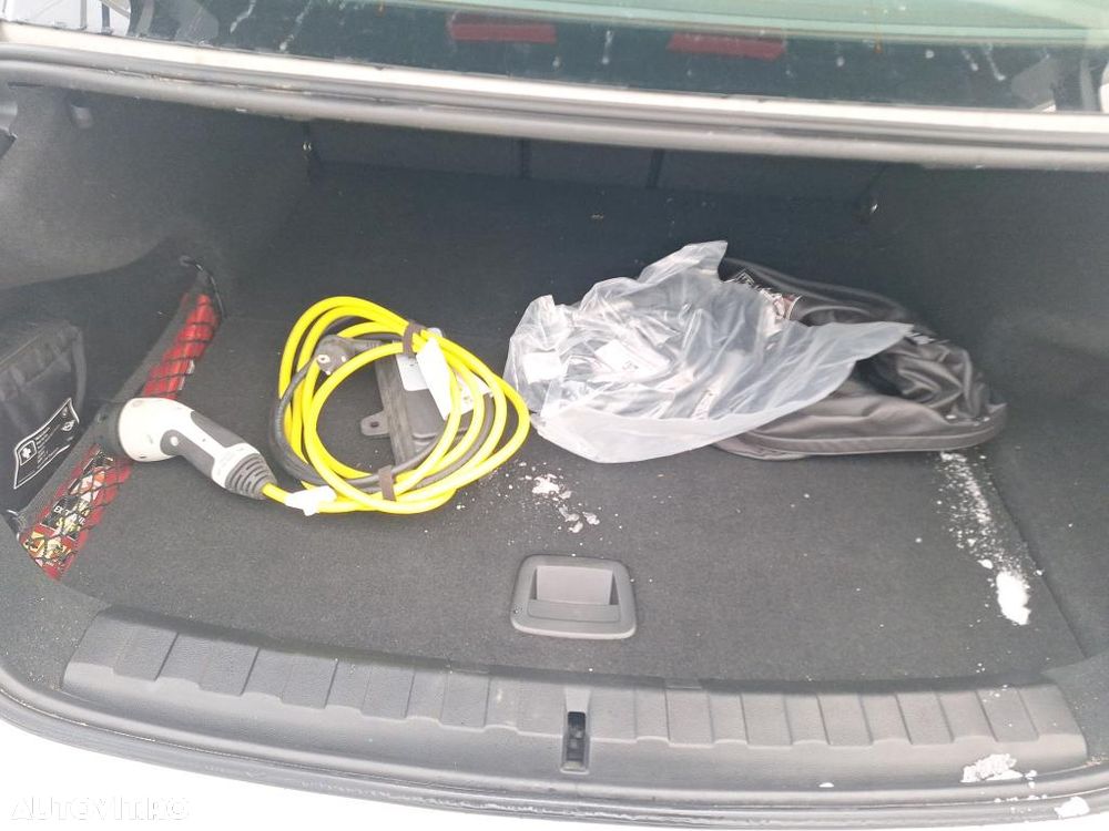 BMW Seria 3 330e xDrive Aut. Sport Line - 13