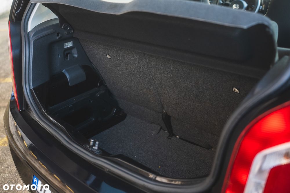 Volkswagen up! black - 10