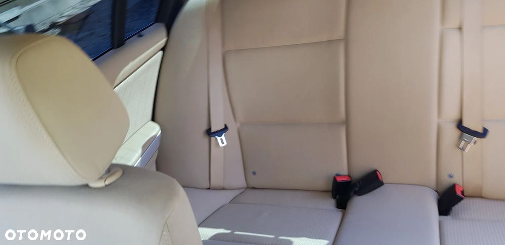 BMW Seria 3 318i - 13