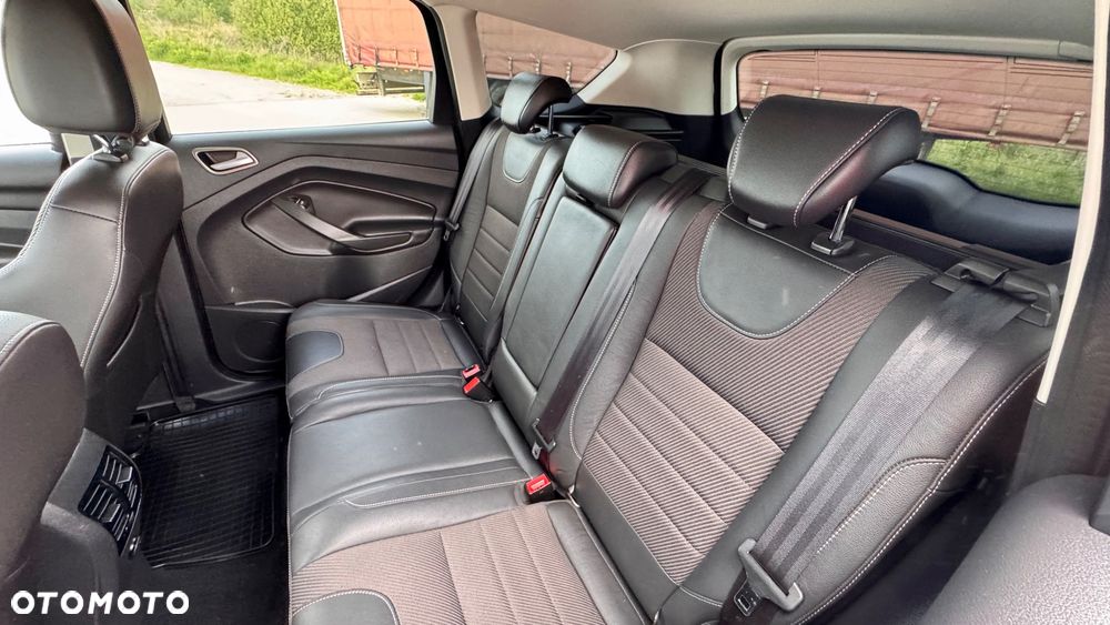 Ford Kuga 1.6 EcoBoost 2x4 Titanium - 28