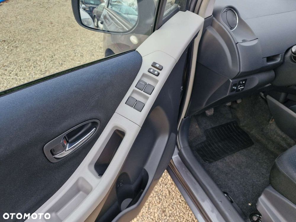 Toyota Yaris - 16