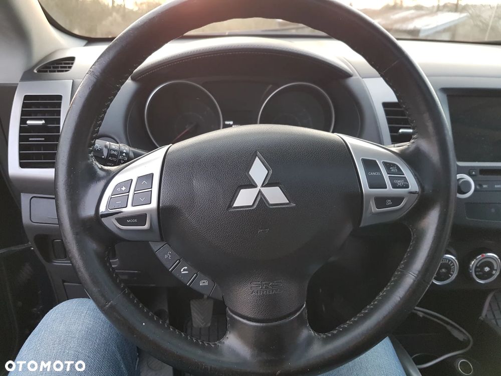 Mitsubishi Outlander 2.0 DID Intense + - 26