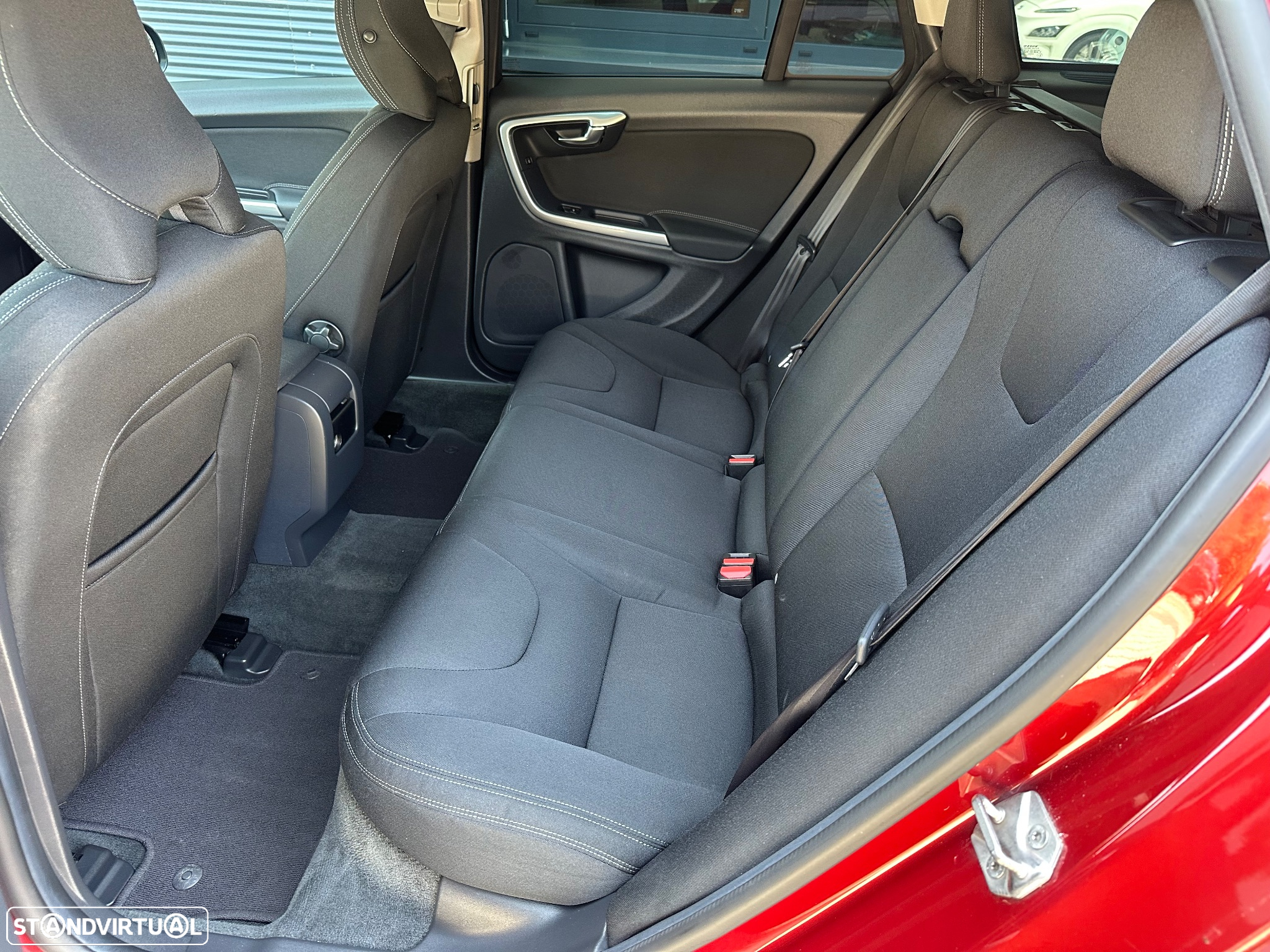 Volvo V60 1.6 D2 Drive Summum Start/Stop - 17