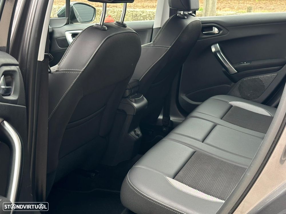 Peugeot 2008 PureTech 110 GPF Stop&Start EAT6 Allure - 28