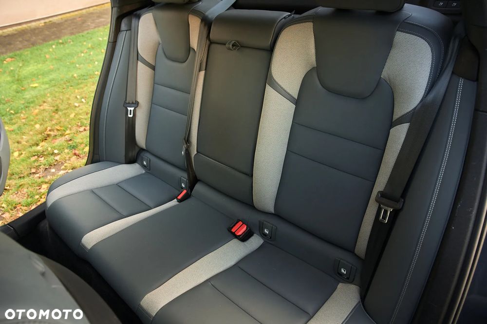Volvo S60 B4 B R-Design - 32