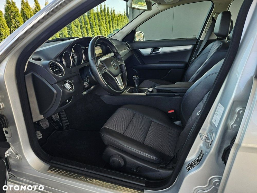 Mercedes-Benz Klasa C 200 Avantgarde Edition - 13