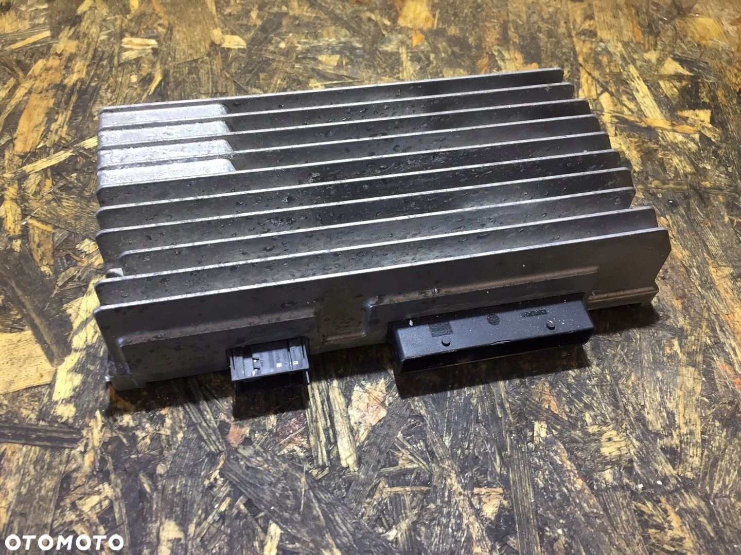 AUDI A4 B8 A5 8T WZMACNIACZ BANG OLUFSEN 8T0035223S - 3