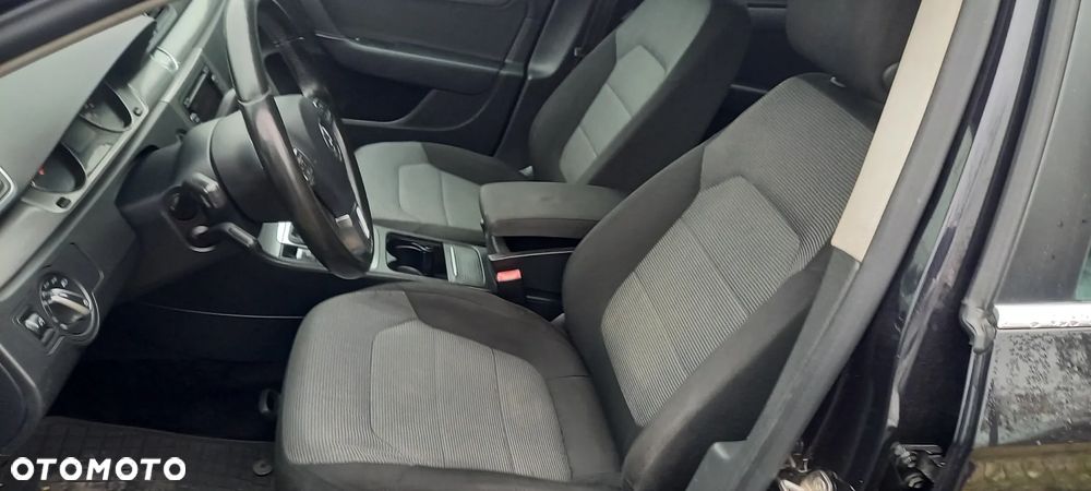 Volkswagen Passat 2.0 TDI DPF Sportline - 32