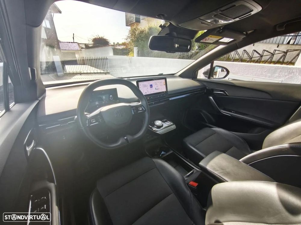 MG MG4 64 kWh Luxury - 6