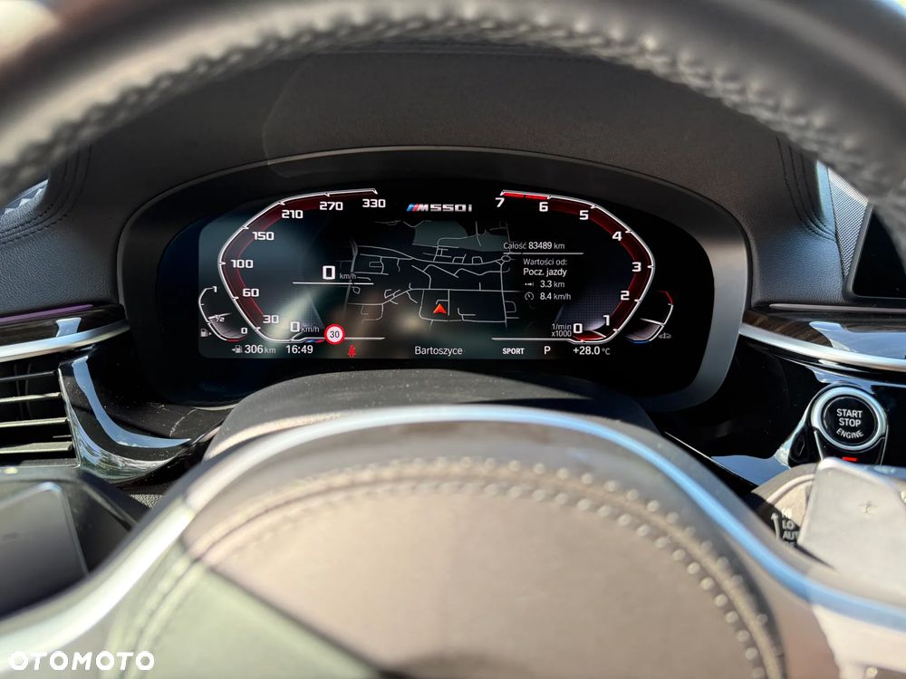 BMW Seria 5 M550i xDrive - 26